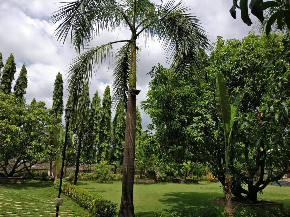 Pushp Vatika Resort & Lawns Navi Mumbai Exterior foto