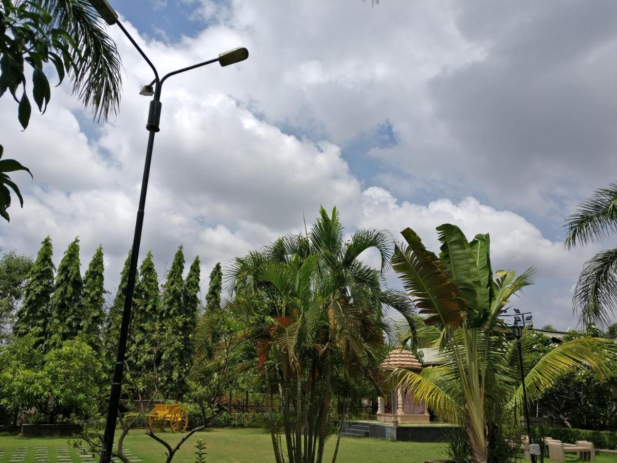 Pushp Vatika Resort & Lawns Navi Mumbai Exterior foto