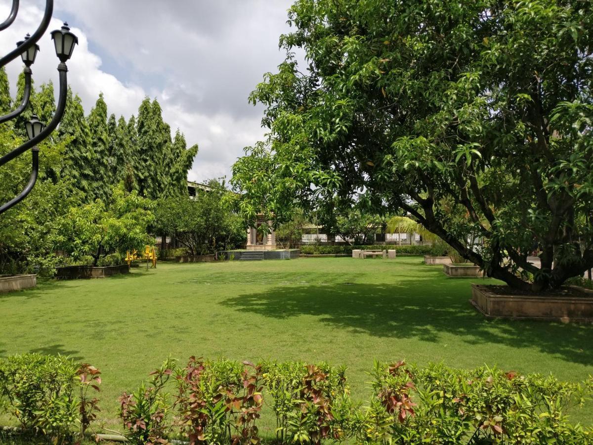 Pushp Vatika Resort & Lawns Navi Mumbai Exterior foto