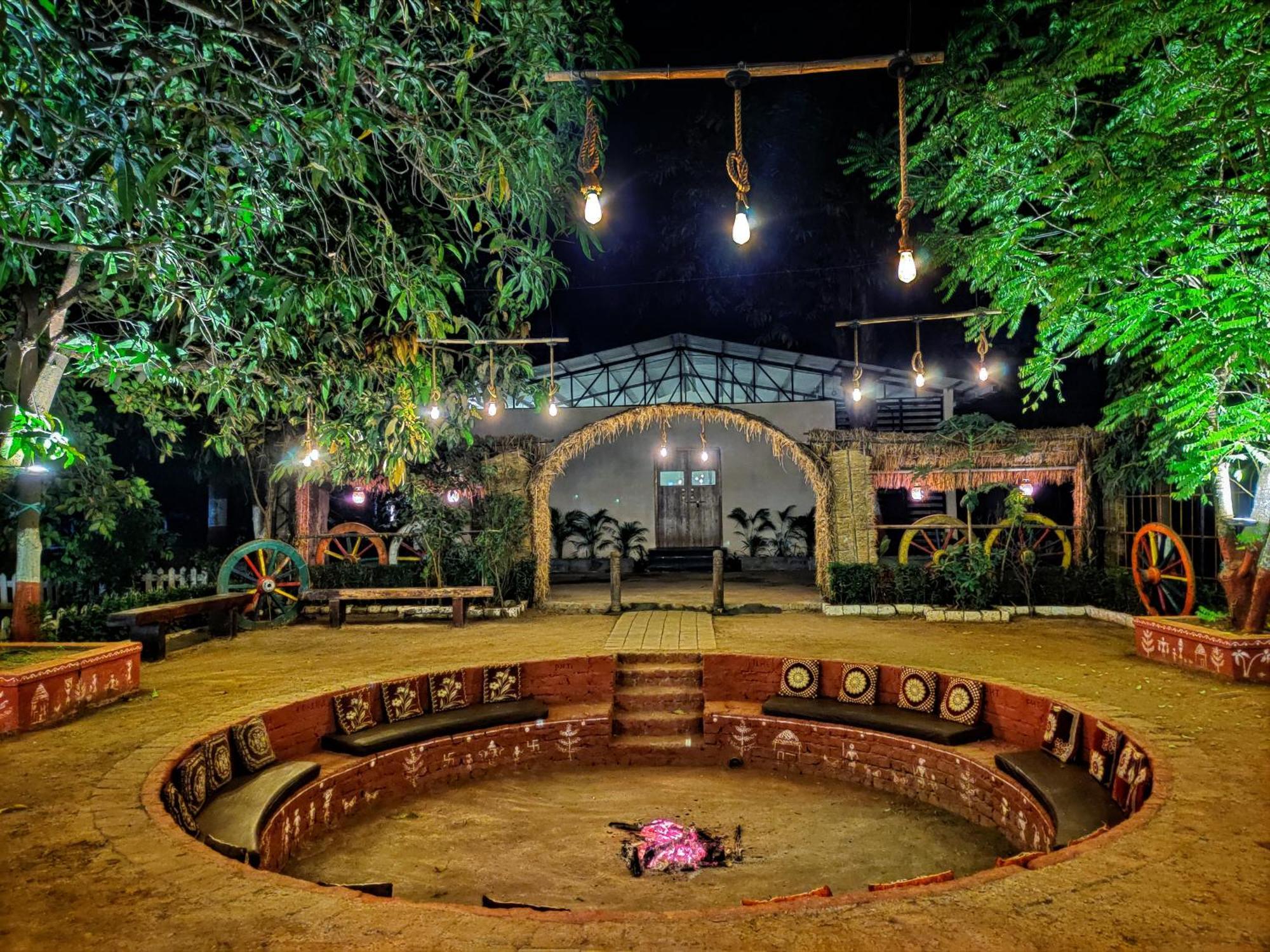 Pushp Vatika Resort & Lawns Navi Mumbai Exterior foto