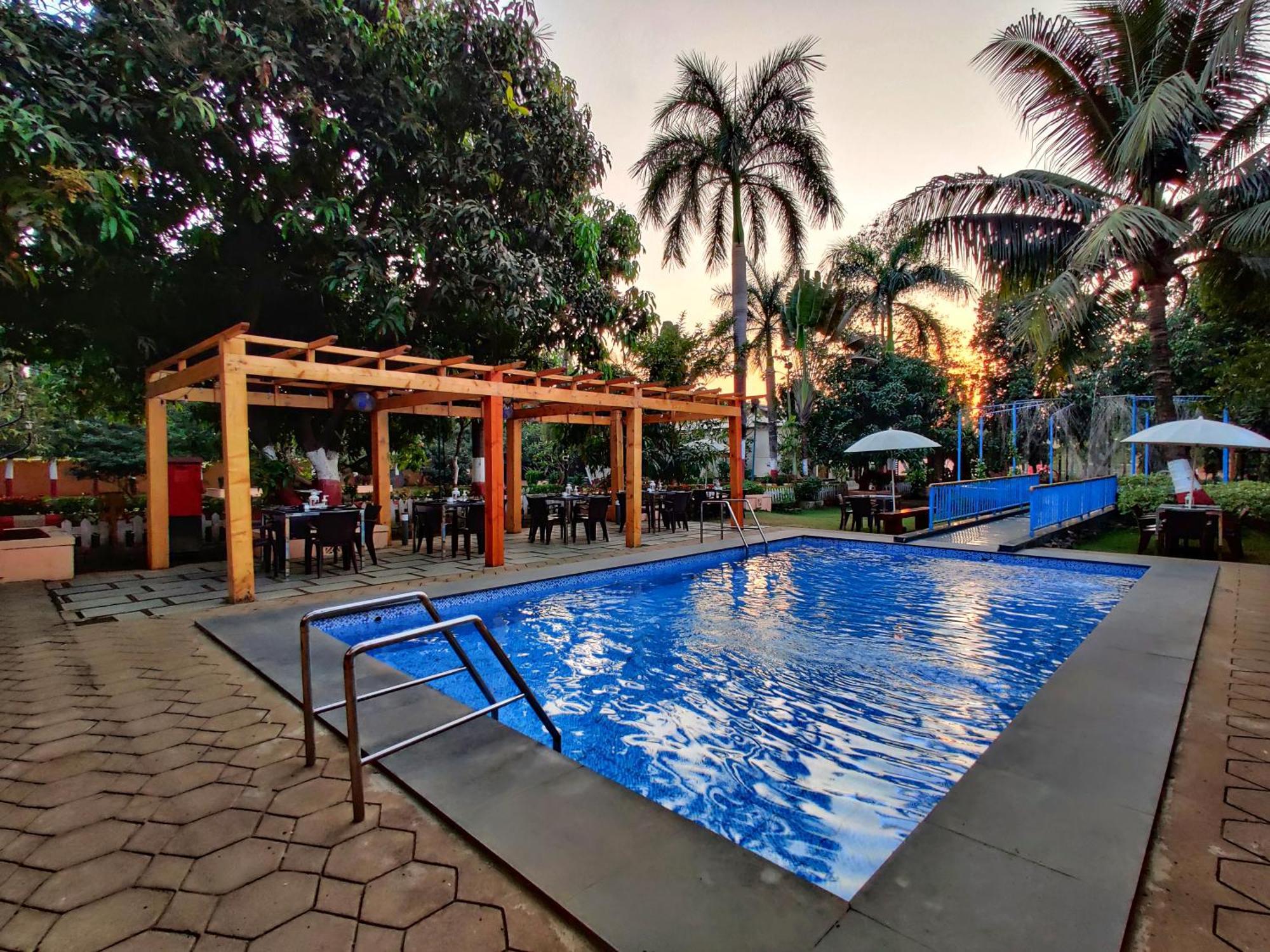 Pushp Vatika Resort & Lawns Navi Mumbai Exterior foto