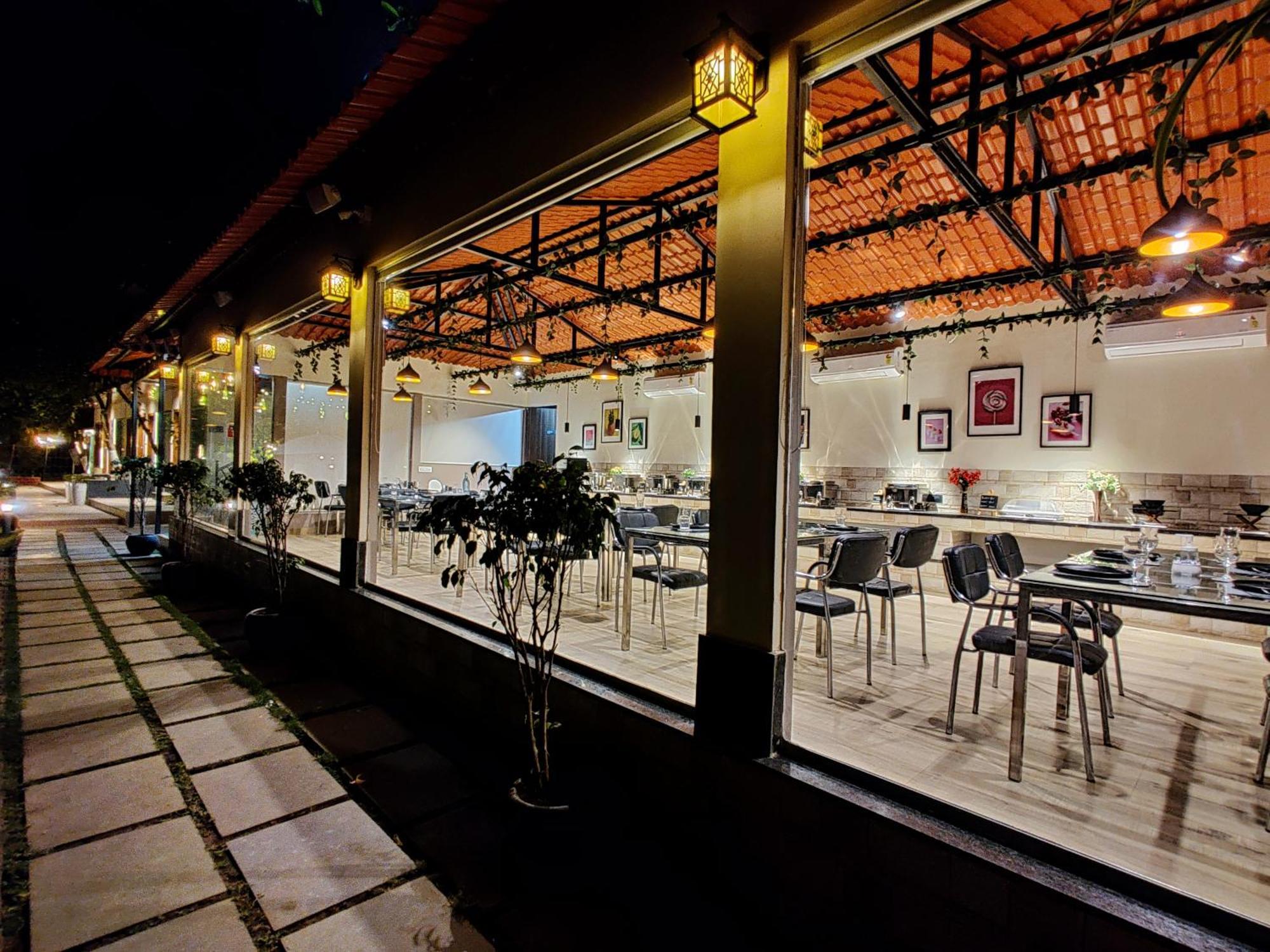 Pushp Vatika Resort & Lawns Navi Mumbai Exterior foto